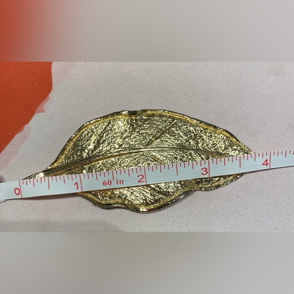 Vintage Leaf Brooch In Gold Tone - Picture 4 of 4